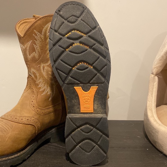 Ariat work boots Western Style steel toe. - Picture 3 of 4